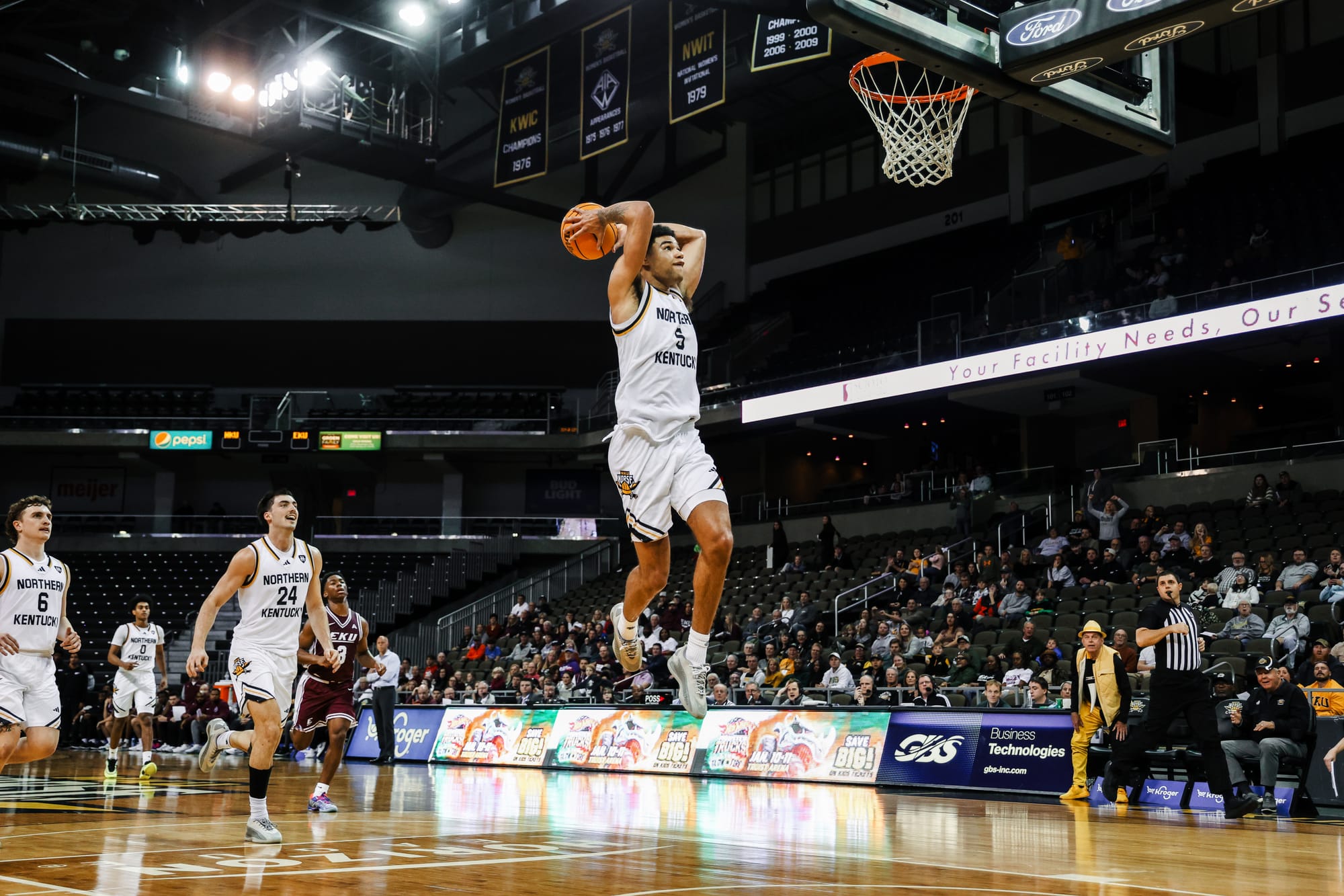Balanced Scoring and Late Threes Lift NKU to 82–71 Win Over Eastern Kentucky