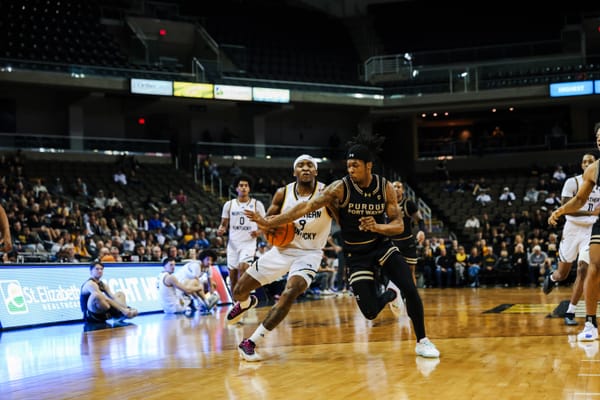 Post Presence Prevails: Wells Drops 29 in 87–71 Win Over PFW